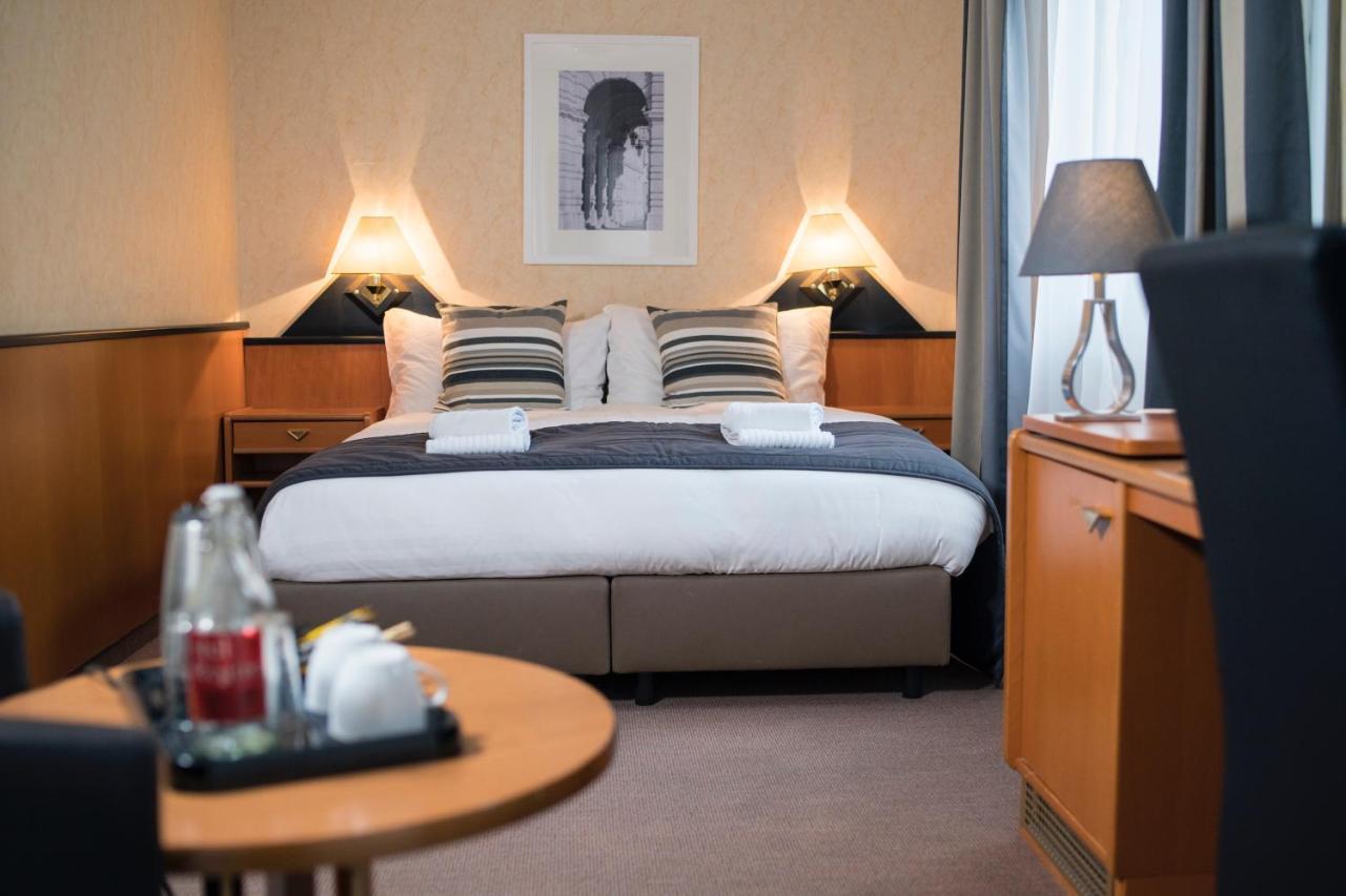 Hotel Regina Lausanne Bagian luar foto