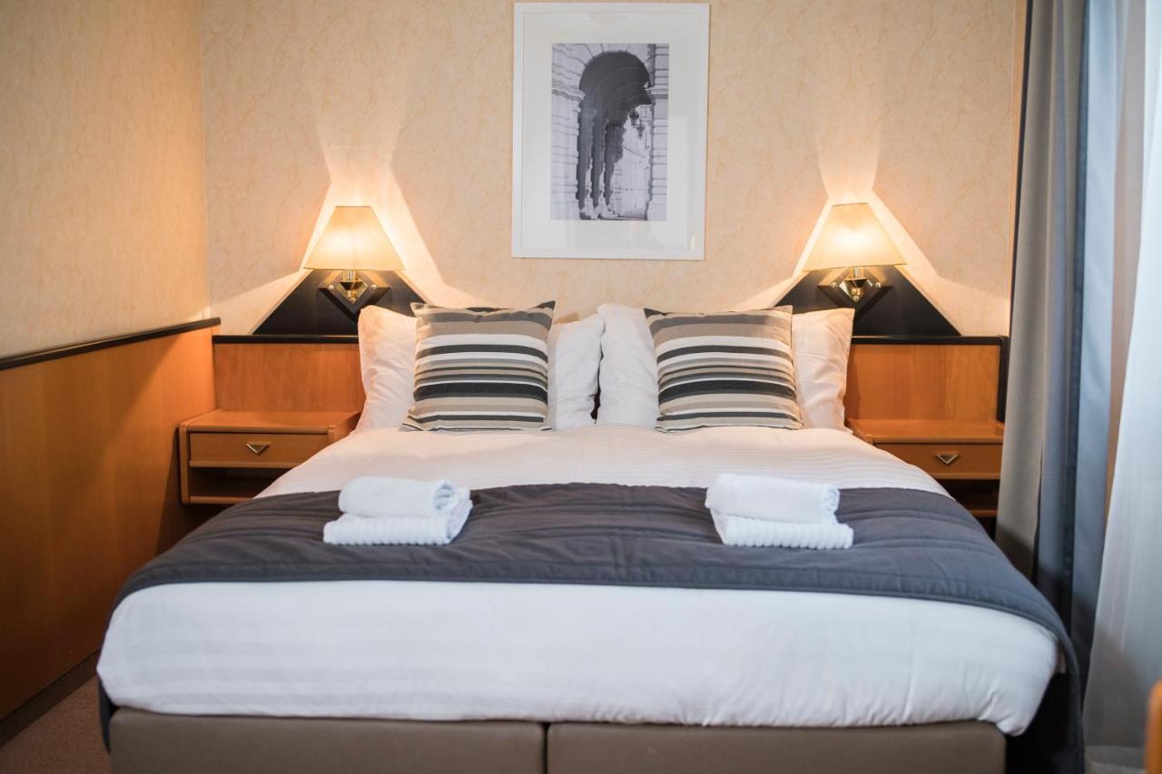 Hotel Regina Lausanne Bagian luar foto