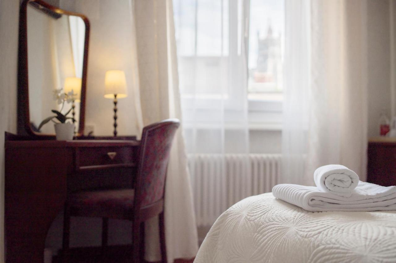 Hotel Regina Lausanne Bagian luar foto