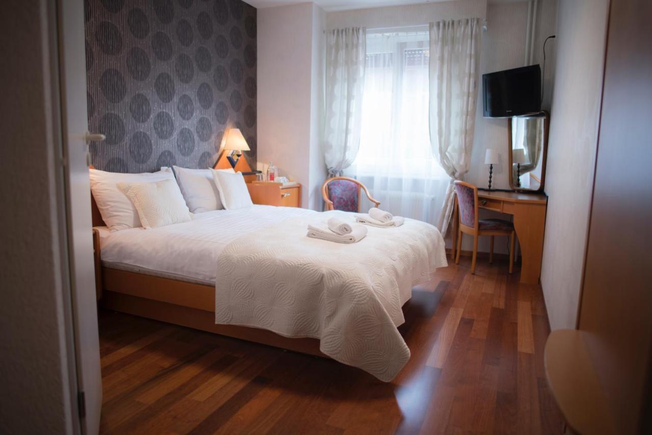 Hotel Regina Lausanne Bagian luar foto