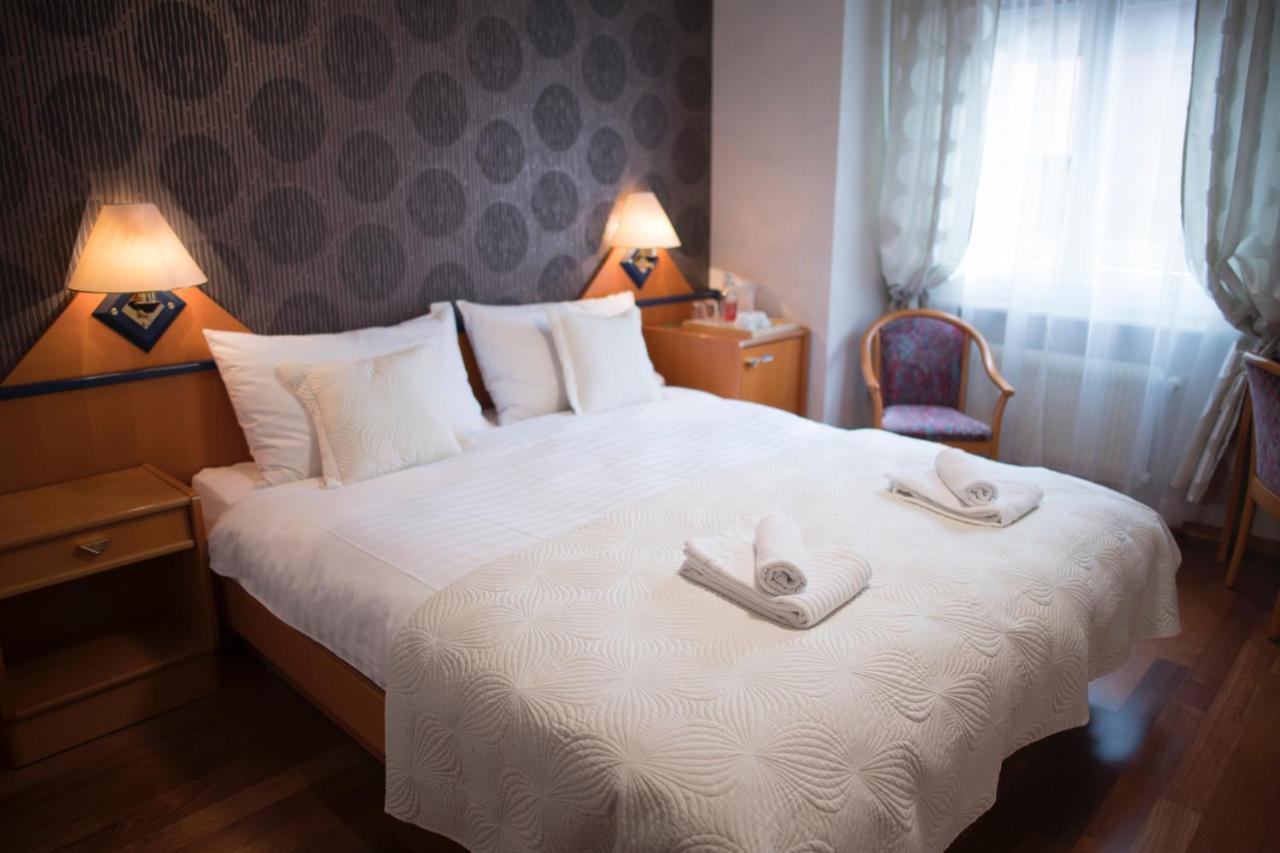 Hotel Regina Lausanne Bagian luar foto